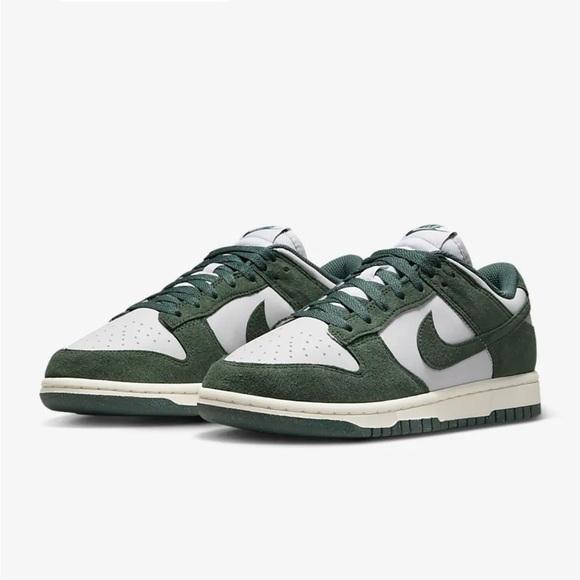 NWT Women’s Nike Dunk Low Green and White Sneakers - Picture 7 of 14